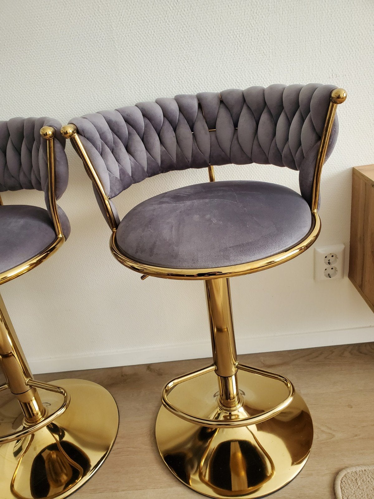 Set van 2 Luxe Velvet Barstoelen – 360 Draaibaar–Goud/Grijs