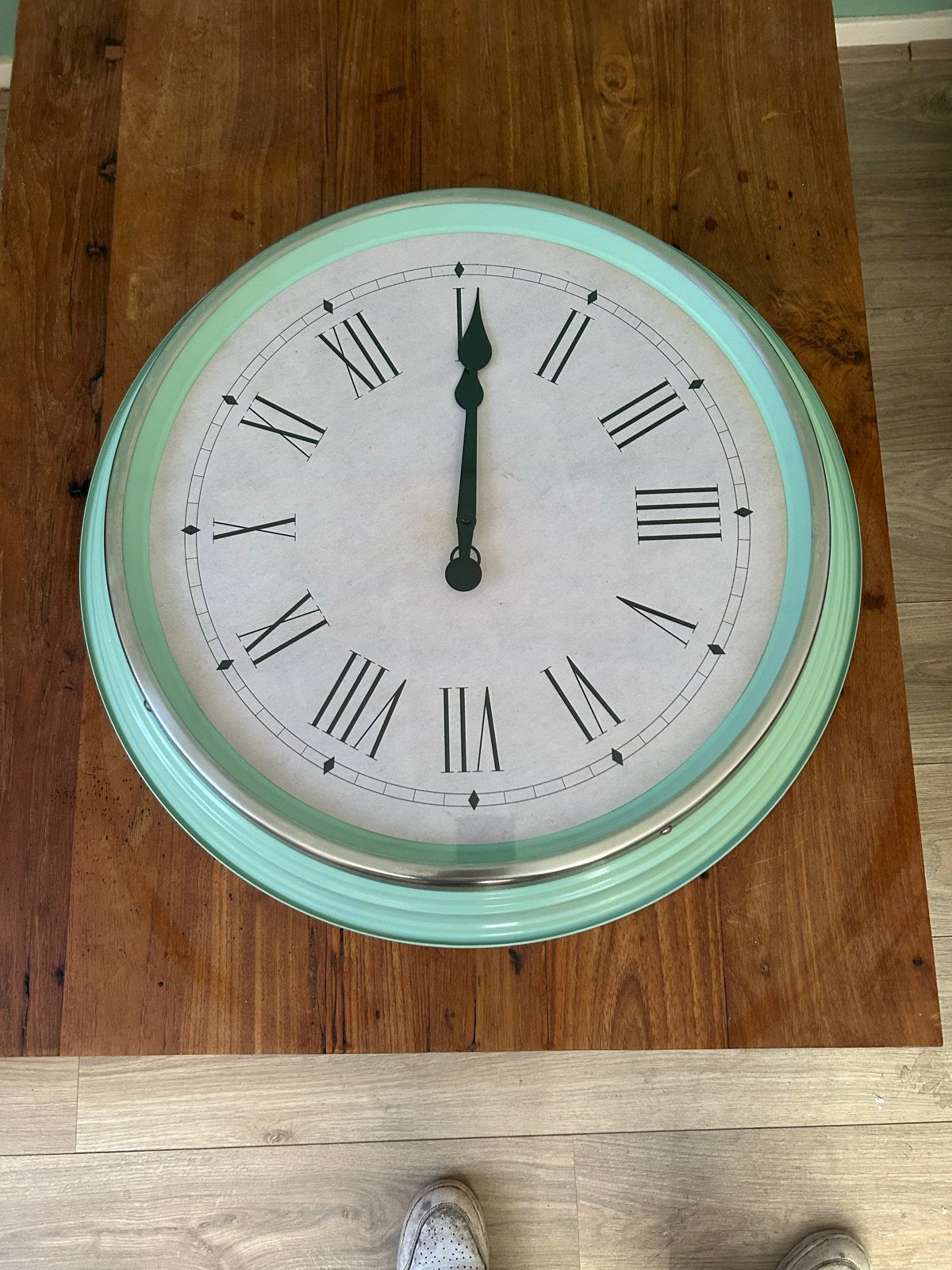 Grote mintgroene wandklok - IKEA Skovel - 58cm diameter, Ophalen, IKEA, Analoog, Werkt op batterijen