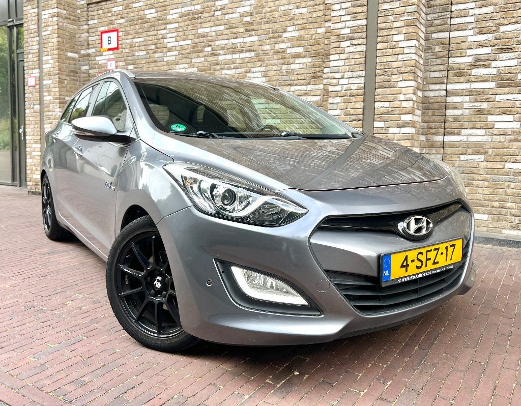 Hyundai i30 1.6 GDI Wagon I-Motion 2013 Grijs | Navi/NAP/Cam, Voorwielaandrijving, Euro 5, Stof, 1591 cc