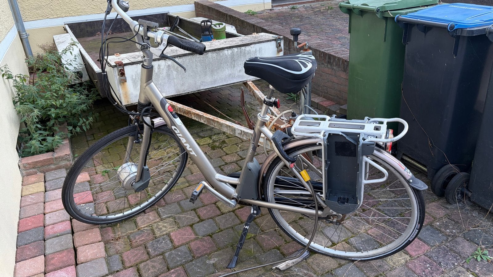 Oude Giant elektrische fiets (elektrisch defect), Ophalen, Gebruikt, Minder dan 30 km per accu, Giant