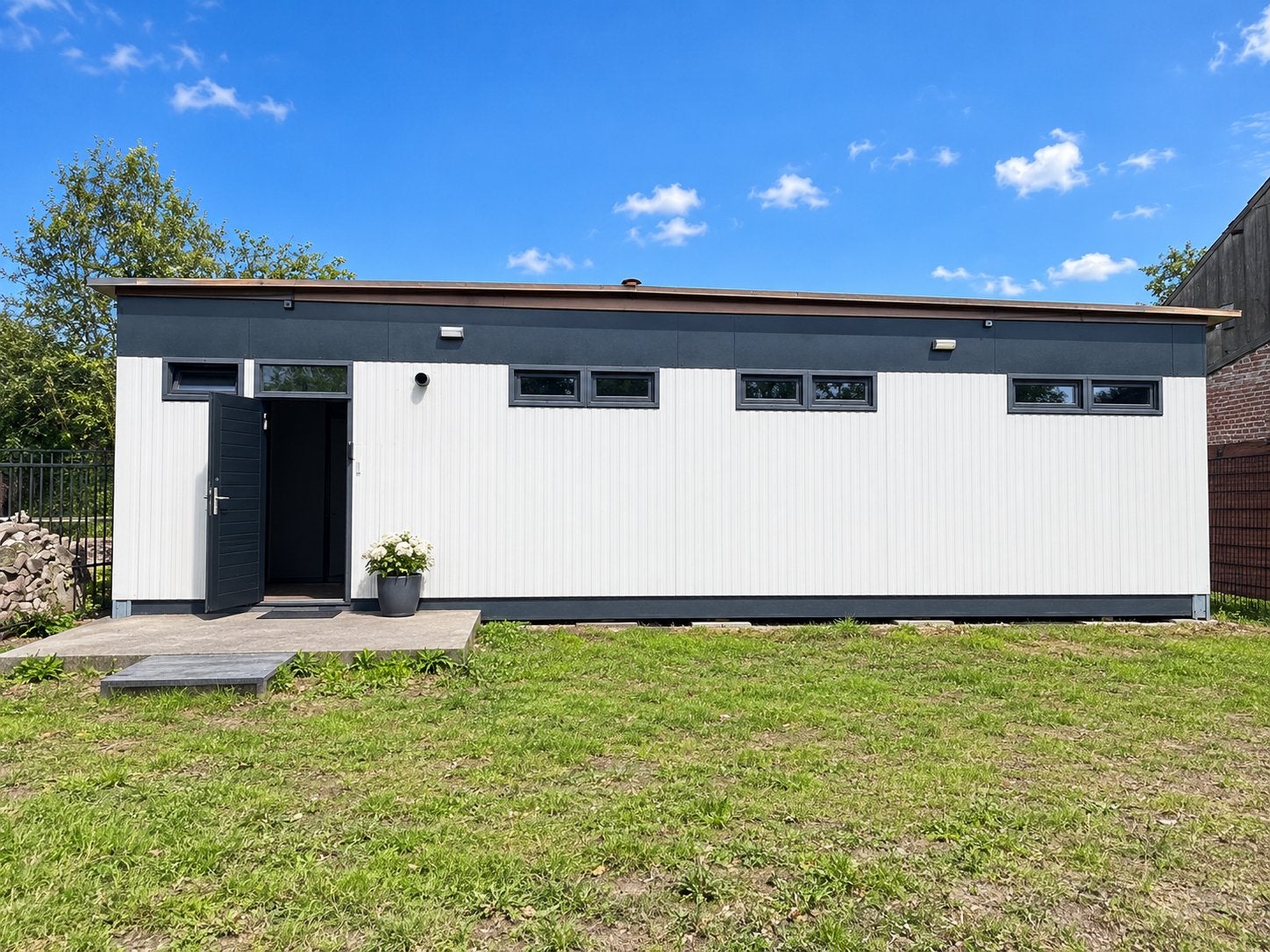 Zeer ruime luxe woonunit 175 m2 met airco--CV-bedrijfsruimte