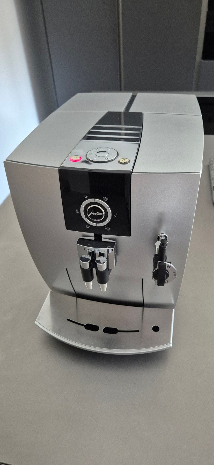 Jura Impressa J5 koffiezetapparaat + onderhoudspakket, Ophalen, Koffiemachine, Koffiebonen, Zo goed als nieuw