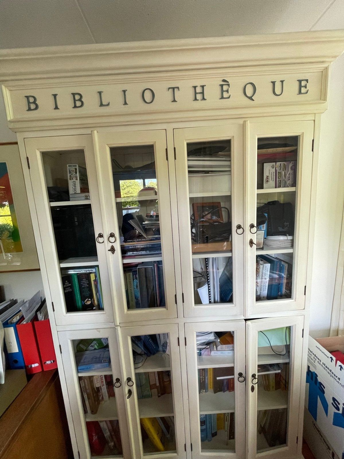 Bibliotheek kast met glazen deuren, Huis en Inrichting, Kasten | Boekenkasten, Ophalen, Gebruikt, 100 tot 150 cm, 200 cm of meer