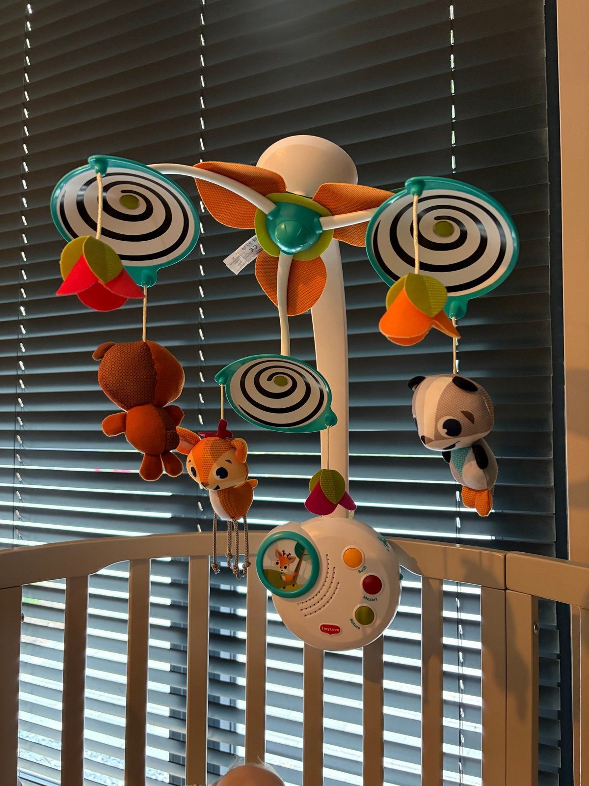 Tiny Love muziekobiel Love Forest, Kinderen en Baby's, Speelgoed | Babyspeelgoed, Ophalen, Zo goed als nieuw, Mobiel, Met licht