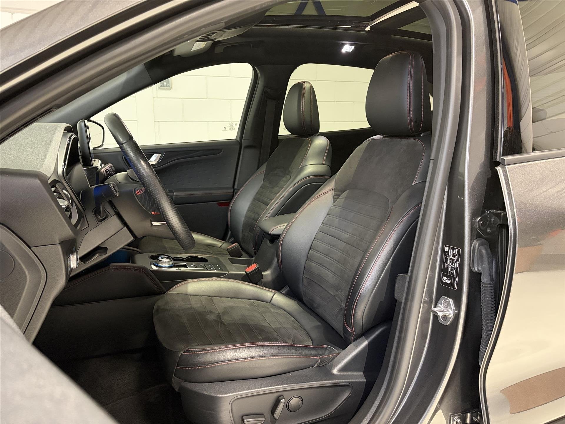 Ford Kuga 2.5 PHEV e-CVT 225pk B&O, ACC, Pano, Head-up, Trek, Auto's, Ford, Dealer onderhouden, Gebruikt, 4 cilinders, Traction-control