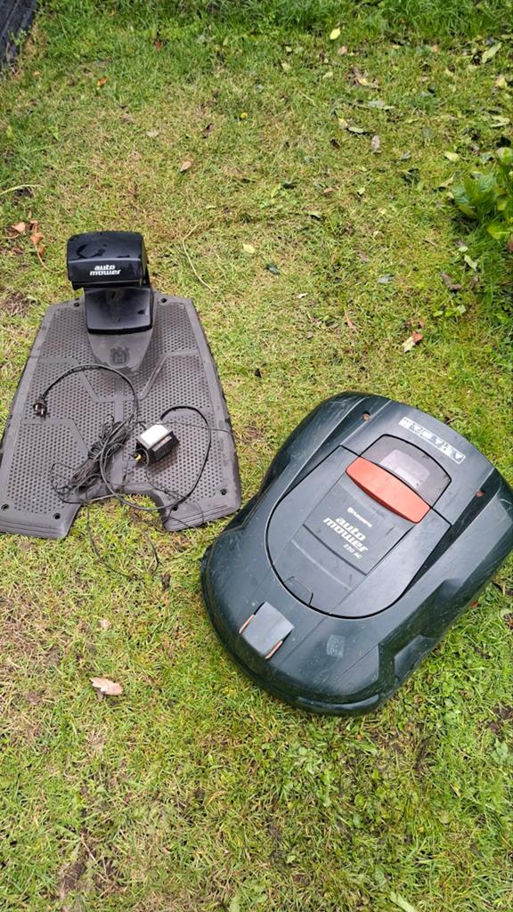 Husqvarna 220AC Robotmaaier - Klaar voor een nieuw gazon!, Tuin en Terras, Robotmaaiers, Gebruikt, 20 tot 25 cm, Ophalen
