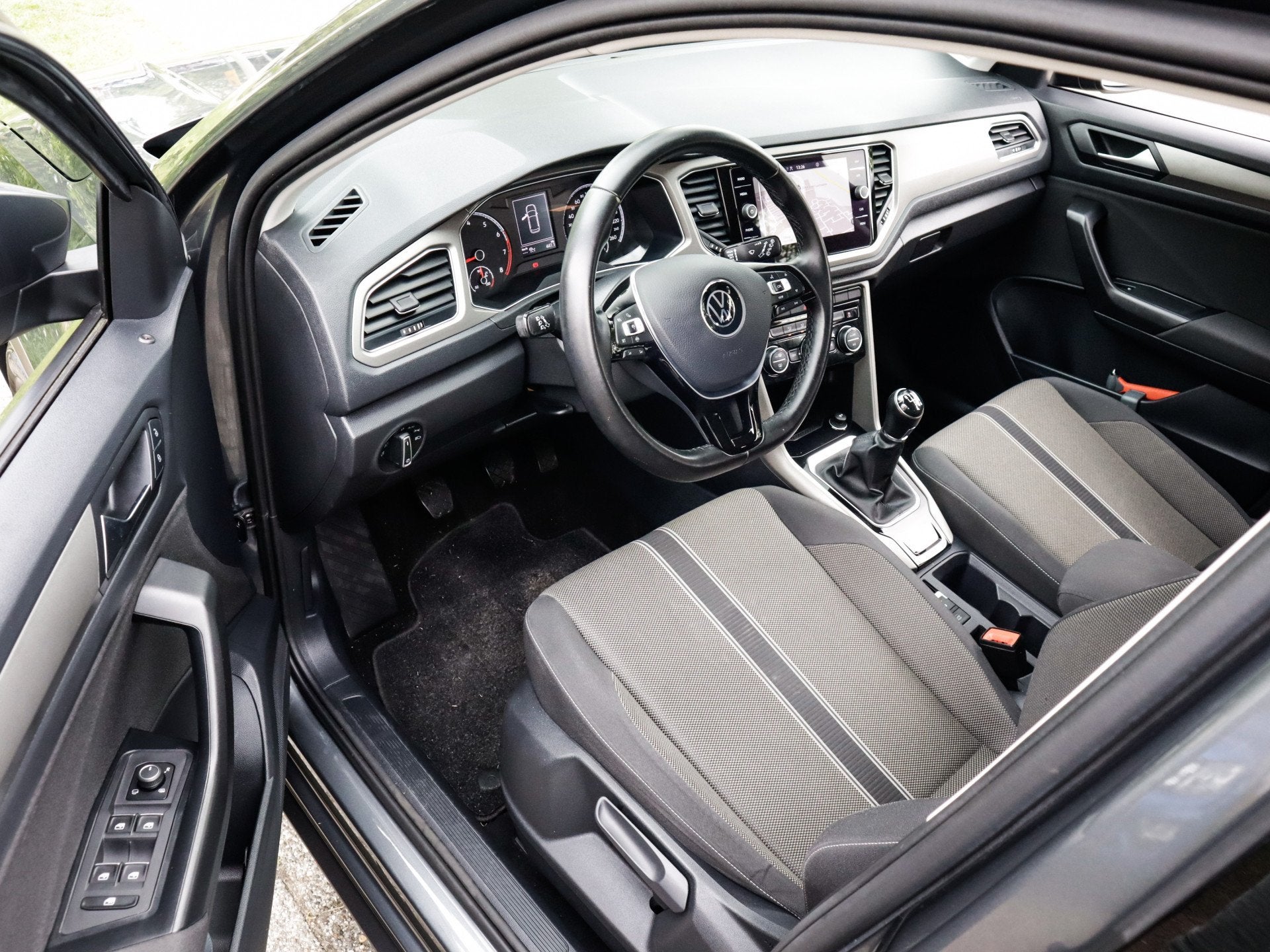 Volkswagen T-Roc 1.0 TSI Style 2e-Eig. & Keurig-Onderh BOVAG, 12 maanden, Stof, Gebruikt, 1193 kg