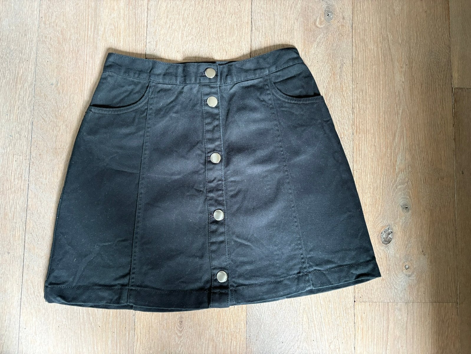 Zwart spijkerrokje Monki maat 36, Kleding | Dames, Rokken, Zwart, Ophalen of Verzenden, Zo goed als nieuw, Maat 36 (S)