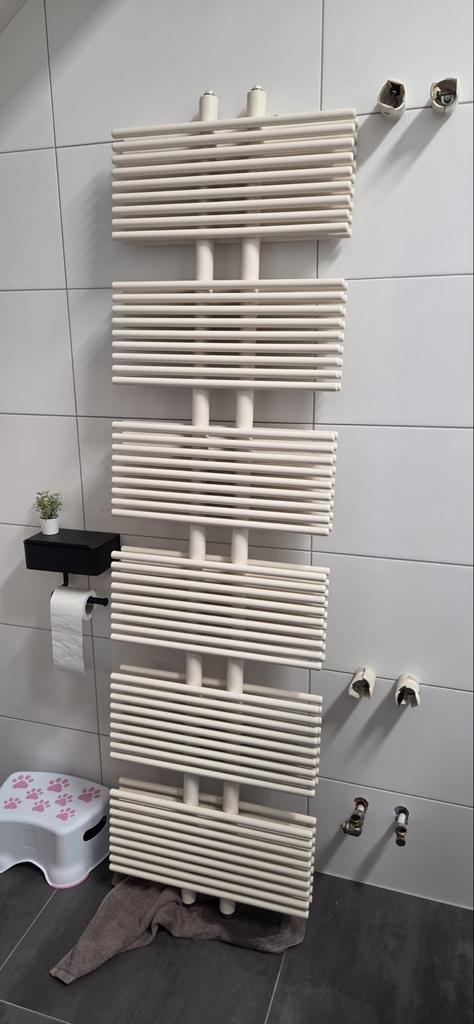 Witte handdoekradiator voor badkamer, Doe-het-zelf en Verbouw, Verwarming en Radiatoren, Ophalen, 500 tot 800 watt, Radiator, Minder dan 60 cm