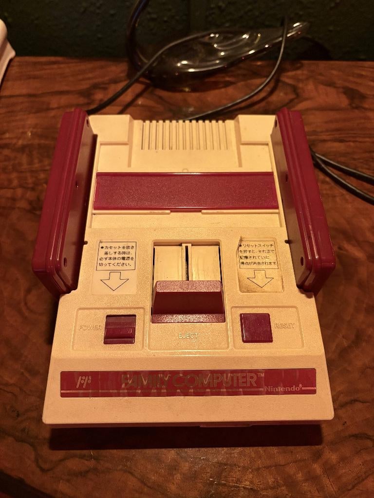 Nintendo Famicom NES, Spelcomputers en Games, Spelcomputers | Nintendo NES, Verzenden, Gebruikt, Met 2 controllers, Met games