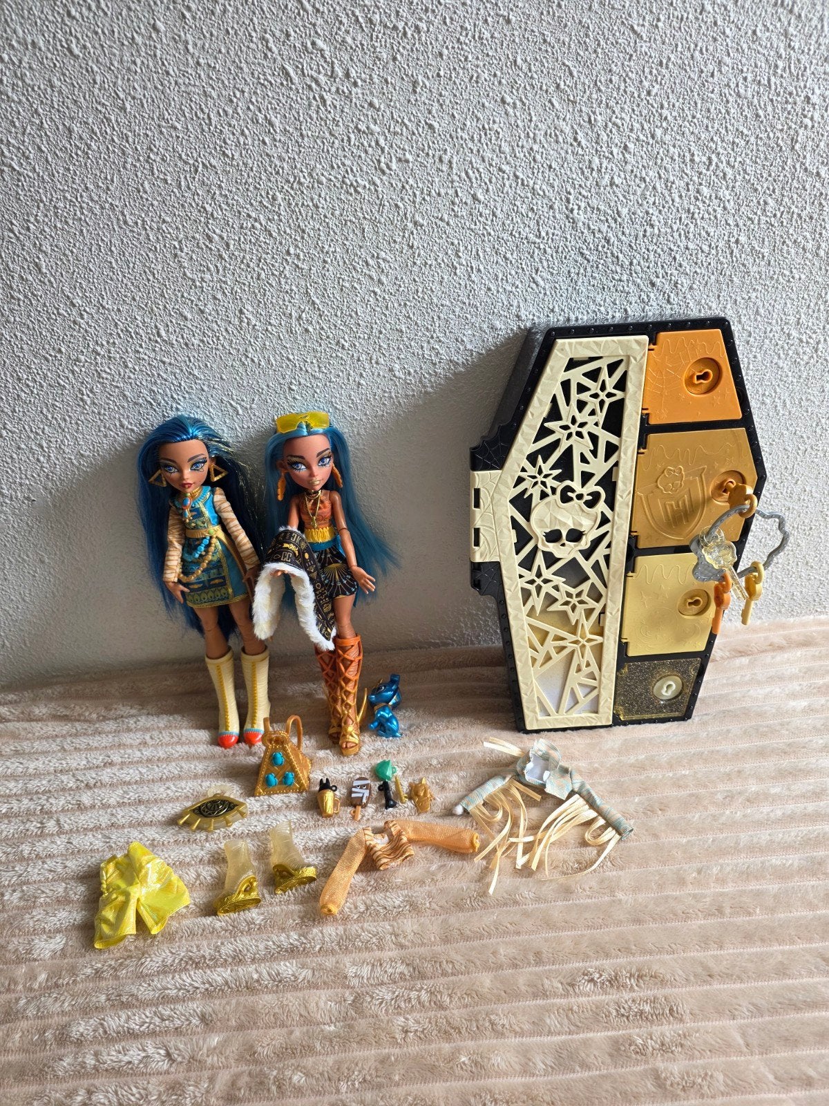 2 Monster High Cleo De Nile poppen met accessoires en kist, Ophalen of Verzenden, Zo goed als nieuw, Overige typen