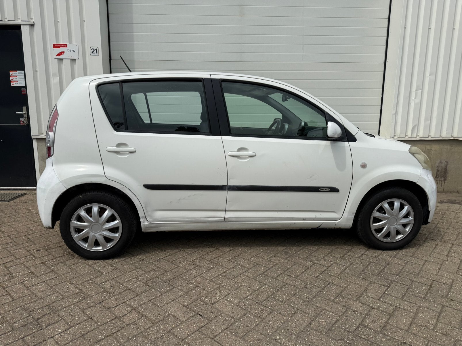 Daihatsu Sirion 1.3 2006 Wit|Airco|5DRS|ElekPakket|NWE APK, Auto's, Daihatsu, Voorwielaandrijving, Stof, 4 cilinders, Wit