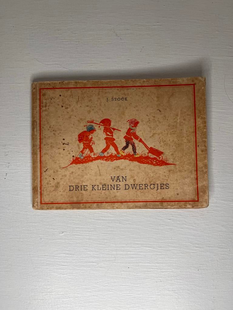 Van Drie Kleine Dwergjes - J. Stook (1949), Boeken, Verzenden, Gelezen