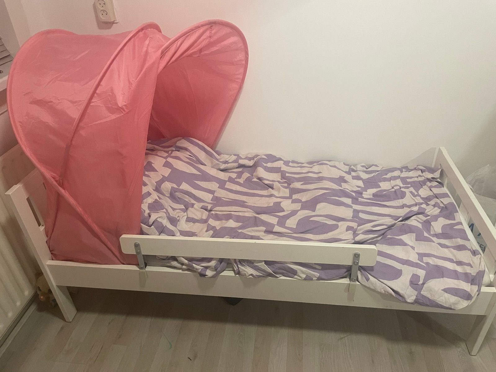 Kinderbed met roze speeltent en bedhekje, Ophalen, Gebruikt, 160 tot 180 cm, 70 tot 85 cm
