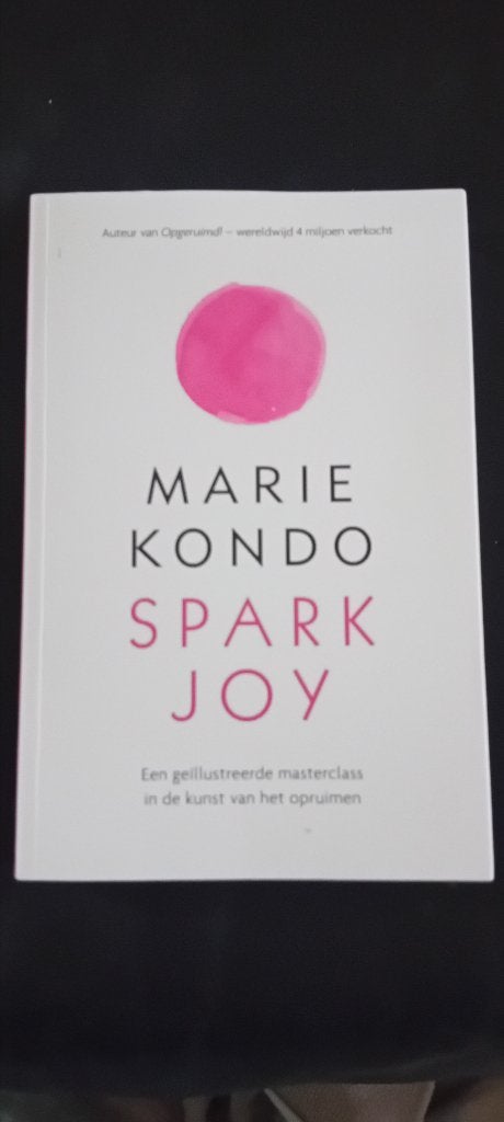 Marie Kondo – Spark Joy | Masterclass Opruimen, Boeken, Ophalen of Verzenden, Zo goed als nieuw, Marie Kondo