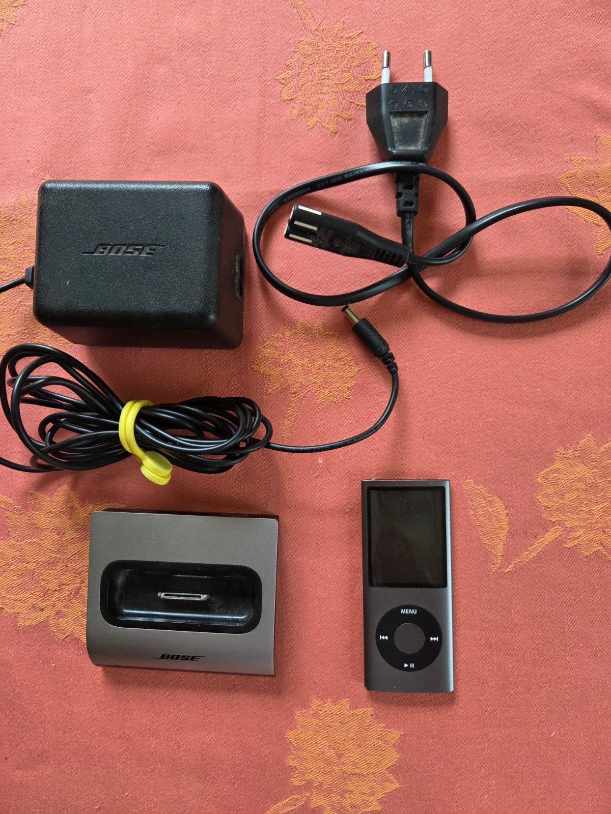 iPod Nano 8GB met Bose dock en oplader, Ophalen, Nano, 2 tot 10 GB