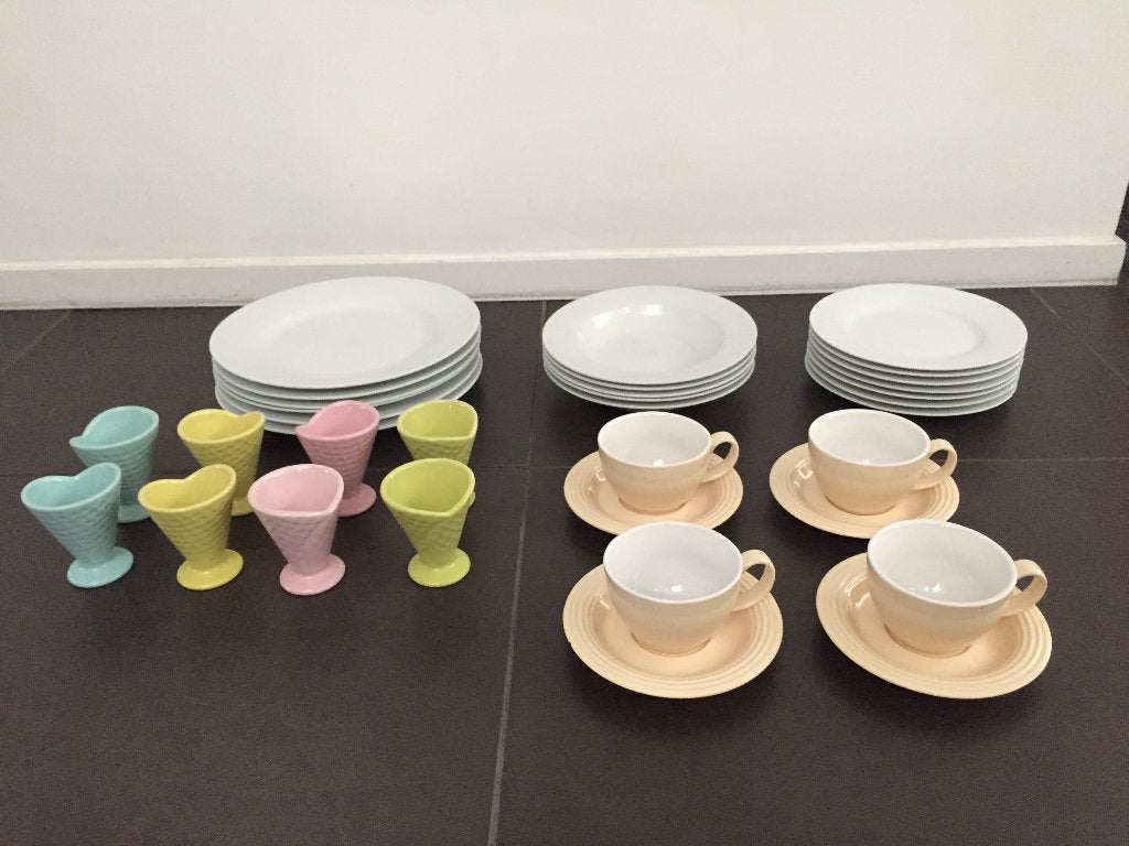 42 delig keuken-uitset / servies / borden / pannen etc., Overige typen, Ophalen of Verzenden, Zo goed als nieuw, Wit