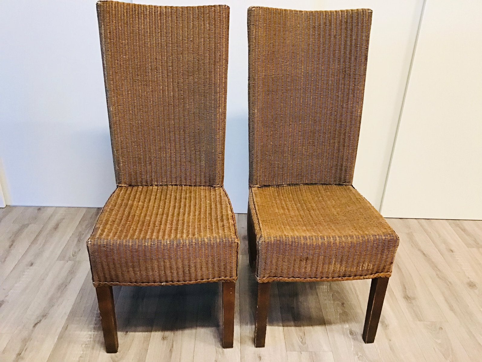 Twee rotan eetkamerstoelen. IZGS, Huis en Inrichting, Ophalen, Gebruikt, Twee, Bruin