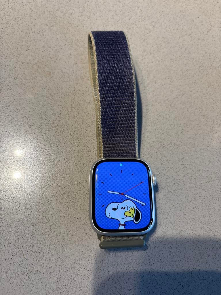 Apple Watch Series 8 45 millimeter aluminium met Sport Loop, Ophalen of Verzenden, Zo goed als nieuw, Jongen of Meisje