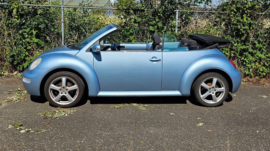 Volkswagen Beetle (Kever) 1.6 Cabriolet 75KW 2005 Blauw, Stof, 4 cilinders, Cabriolet, 75 €/maand