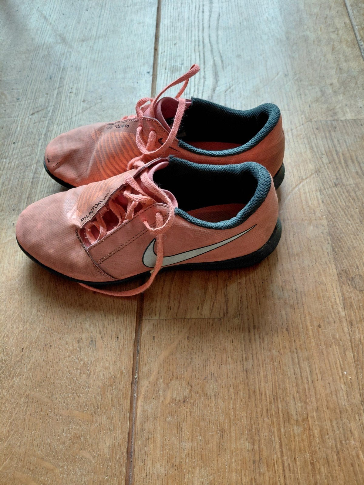 Oranje voetbalschoenen maat 38 valt klein, Maat XS of kleiner, Ophalen, Gebruikt, Schoenen