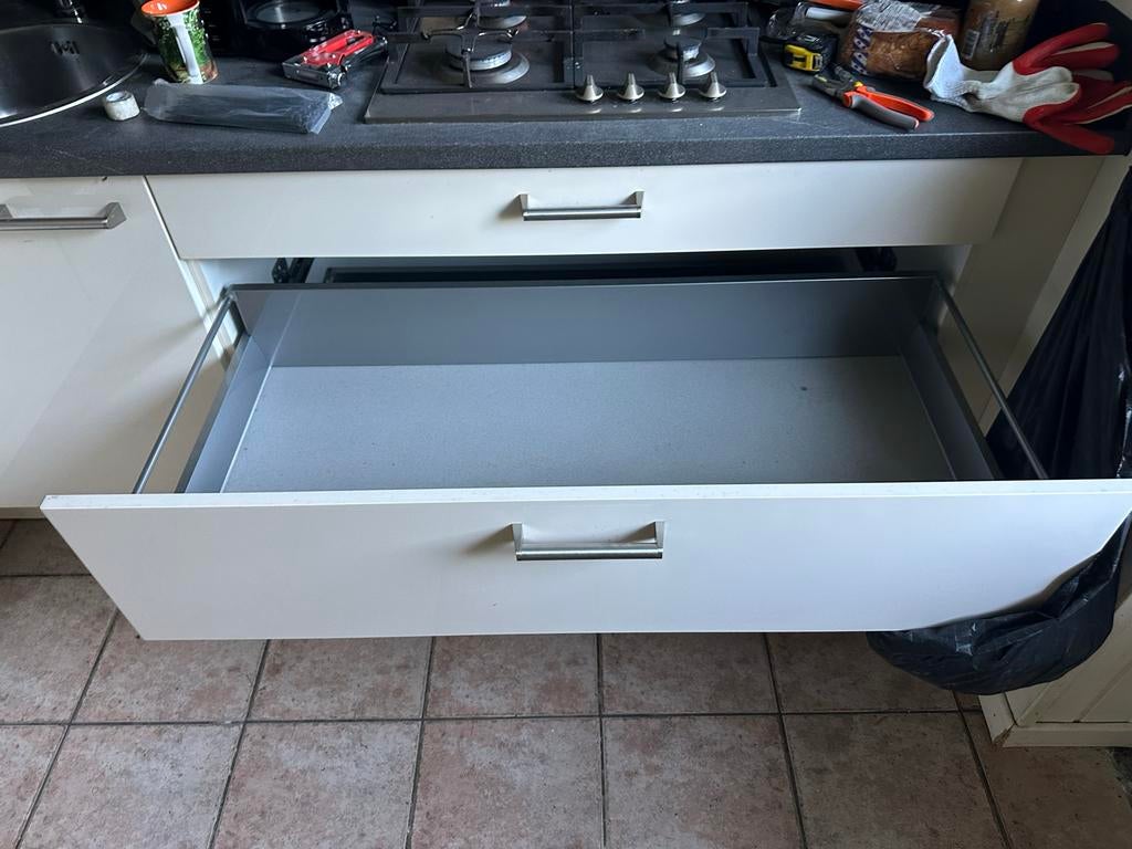 Complete hoekkeuken met inbouwapparatuur, Huis en Inrichting, Keuken | Complete keukens, Ophalen, Gebruikt, Wit, Hoekkeuken
