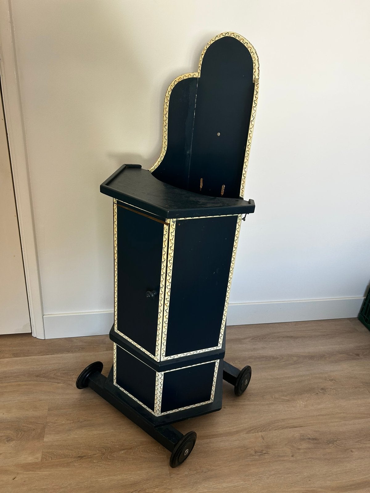 Antieke houten kinderstoel, Ophalen, Gebruikt, Hout