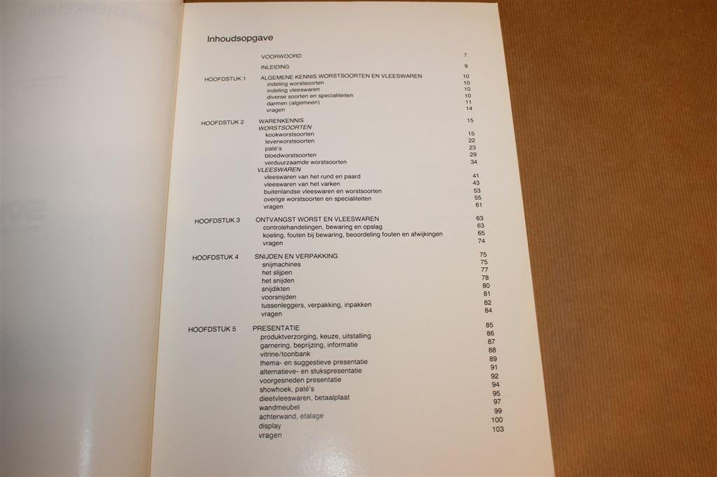 Zeldzaam Slagersboek — Vleeswarenkennis SVO Utrecht Jaren 80, Ophalen of Verzenden, Gelezen