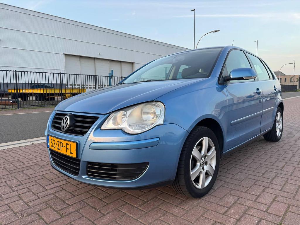 Volkswagen Polo 1.4-16V /Airco/Cruise/Trekhaak/Nieuwe APK, Voorwielaandrijving, Stof, Zwart, 4 cilinders