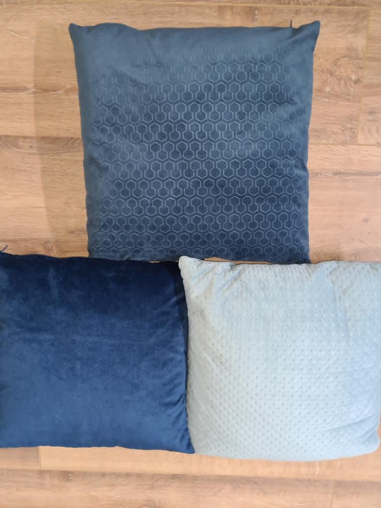 3 verschillende blauwe kussens van Leenbakker, Huis en Inrichting, Ophalen of Verzenden, Zo goed als nieuw, Blauw, Vierkant