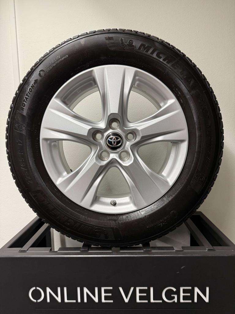 Winter Set 17 inch Originele Toyota Ravv 4 velgen + banden, Auto-onderdelen, Banden en Velgen, Banden en Velgen, Winterbanden