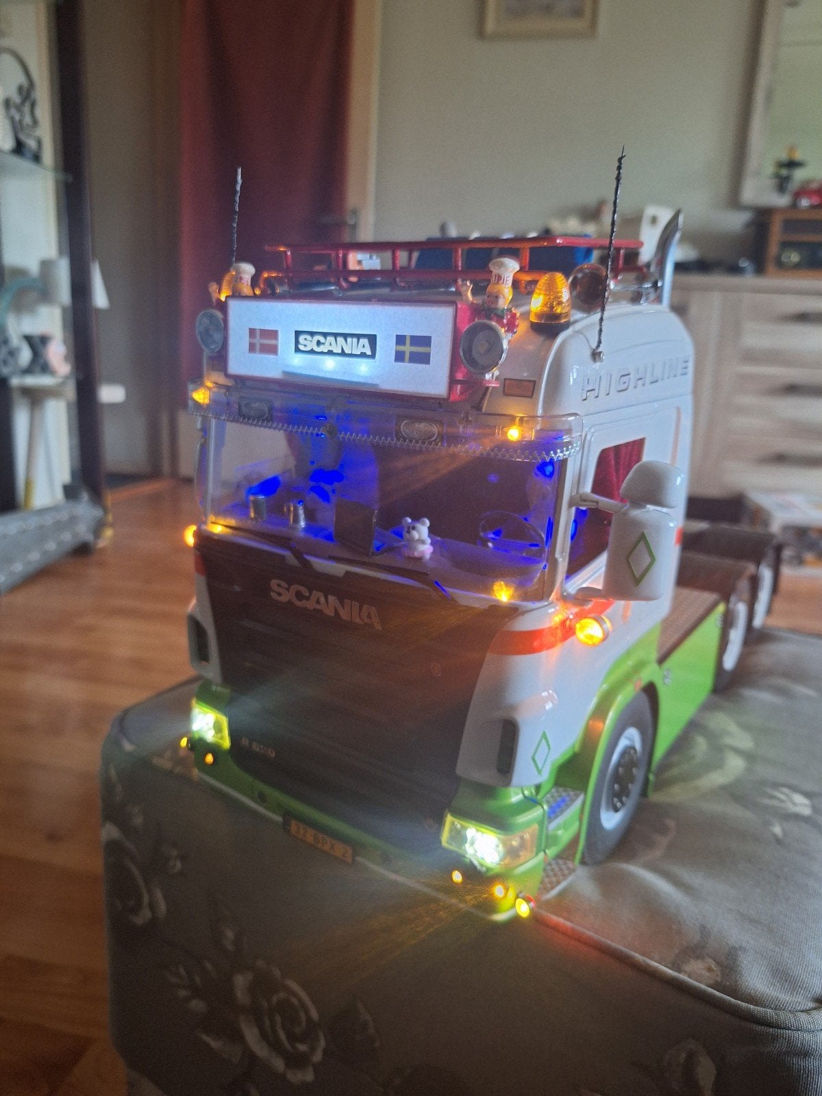 tamiya scania 1:14, Ophalen, Groter dan 1:32, Zo goed als nieuw, Truck