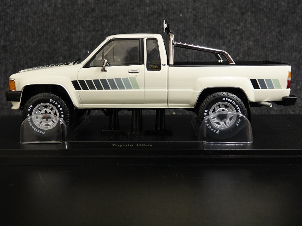 KK-Scale 1:18 1985 Toyota Hilux Xtra Cab 4x4 wit, Overige merken, Auto, Nieuw, Ophalen of Verzenden