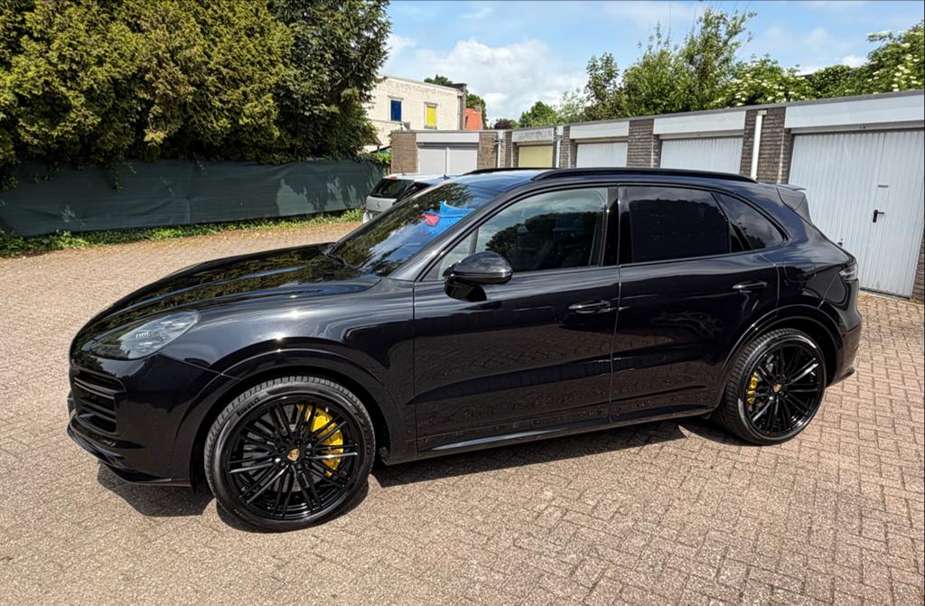 Porsche Cayenne 4.0 V8 680pk Turbo S E-hybrid 2020 Zwart, Auto's, Automaat, Cayenne, 8 cilinders, 3000 kg