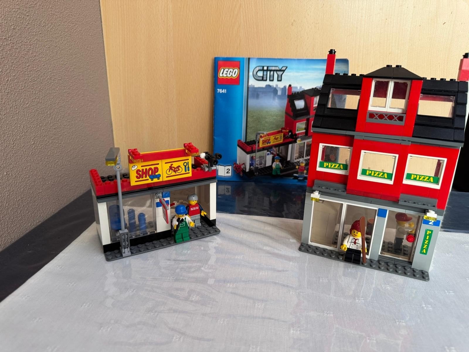 LEGO City 7641: Straat - Fietsenwinkel & Pizzeria, Ophalen of Verzenden