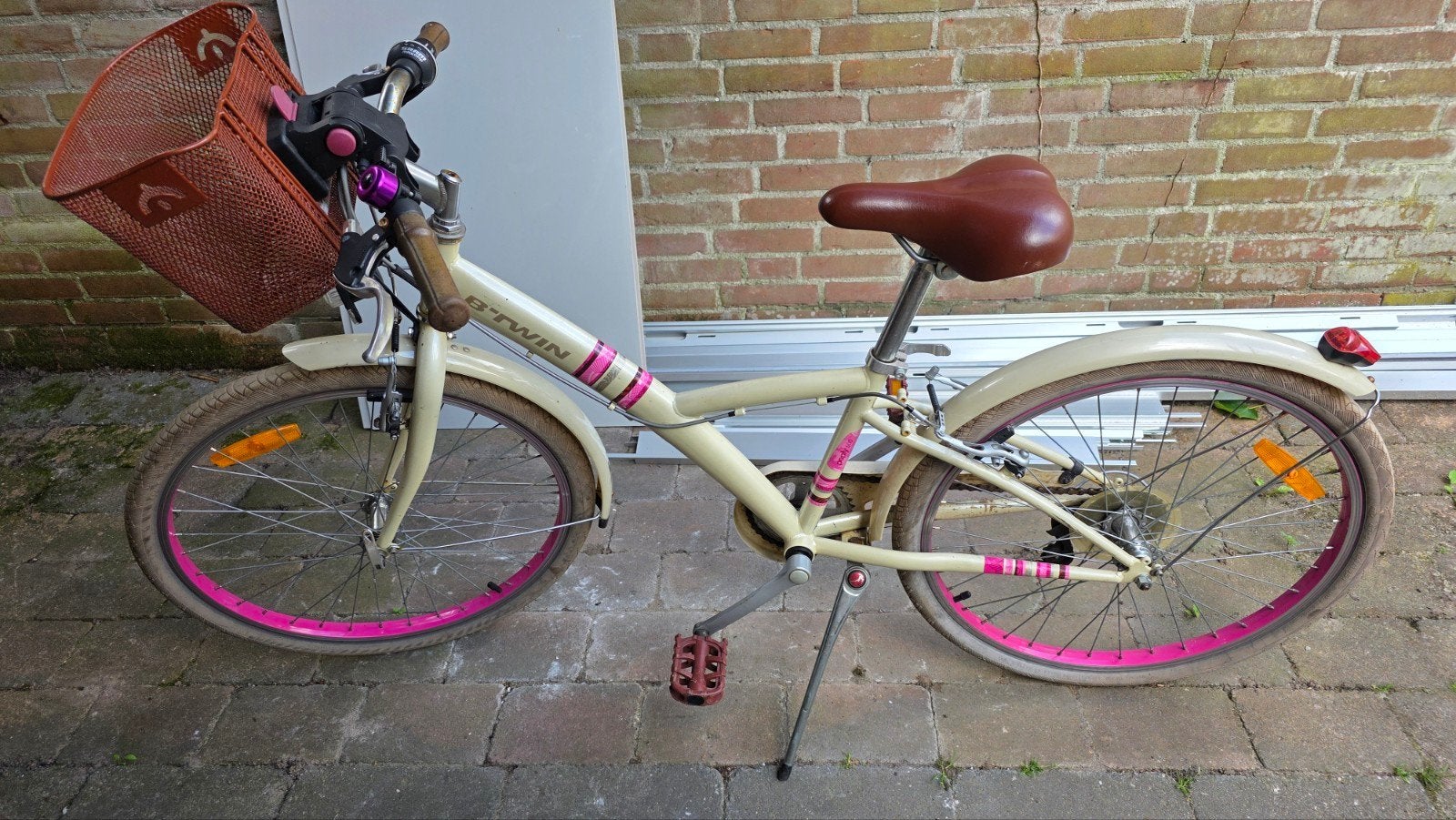 24 inch Btwin Poply 500 meisjesfiets - 5 versnellingen, Ophalen, 20 inch of meer, Gebruikt, Velgrem