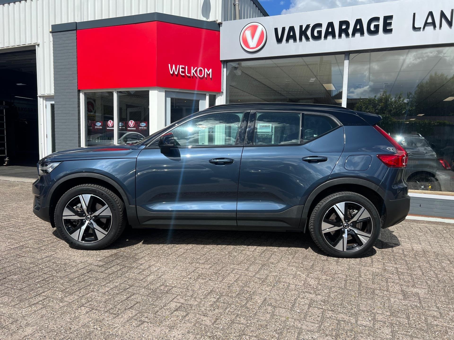 Volvo XC40 Recharge Twin Plus, trekhaak, navi, leder, 420KM, Auto's, Automaat, Dealer onderhouden, 1300 min, Zwart