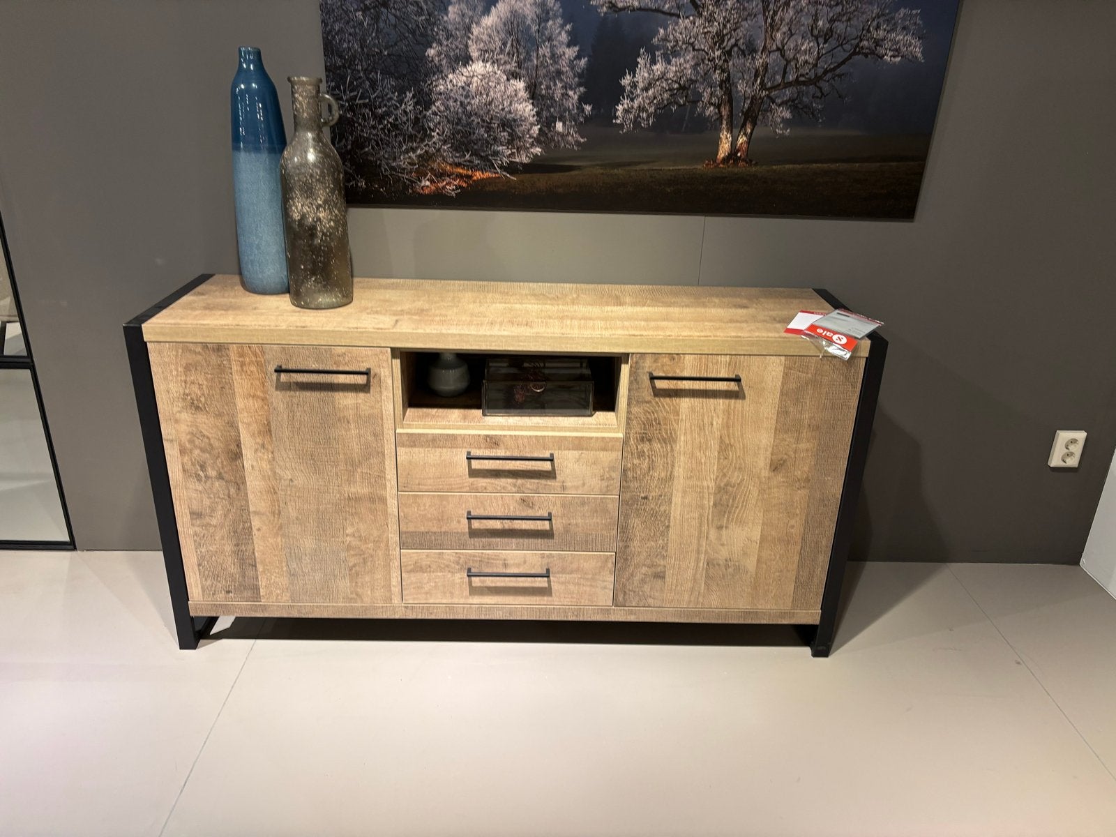 Dressoir Abbey - Robuust en Stijlvol, Ophalen, 150 tot 200 cm, Zo goed als nieuw, Met lade(s)