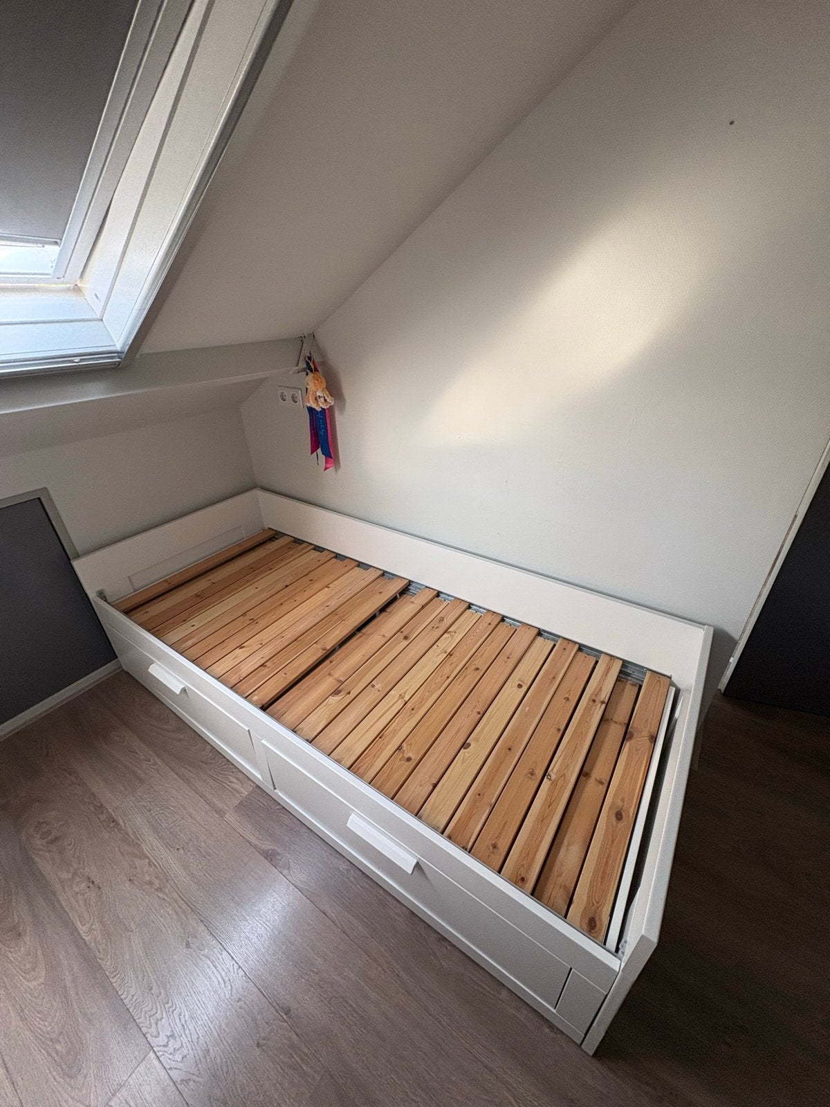 IKEA uitschuifbaar bed met lades - wit, 87x205cm, Huis en Inrichting, Ophalen, Wit, Tweepersoons, Overige maten