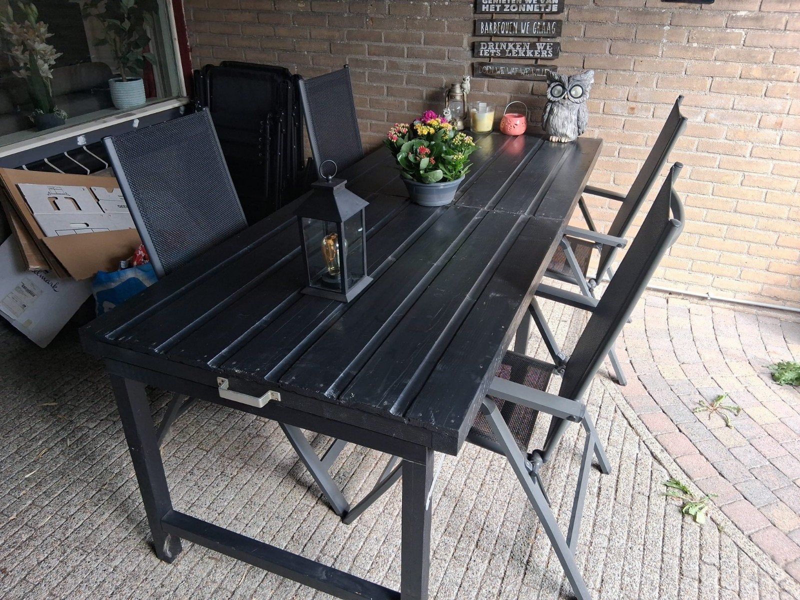 Zwarte opklapbare tuintafel