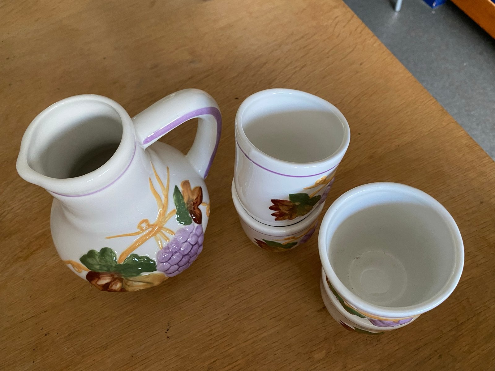 Karaf met 4 bekers - Druivenmotief, Ophalen, Gebruikt, Overige merken, Keramiek