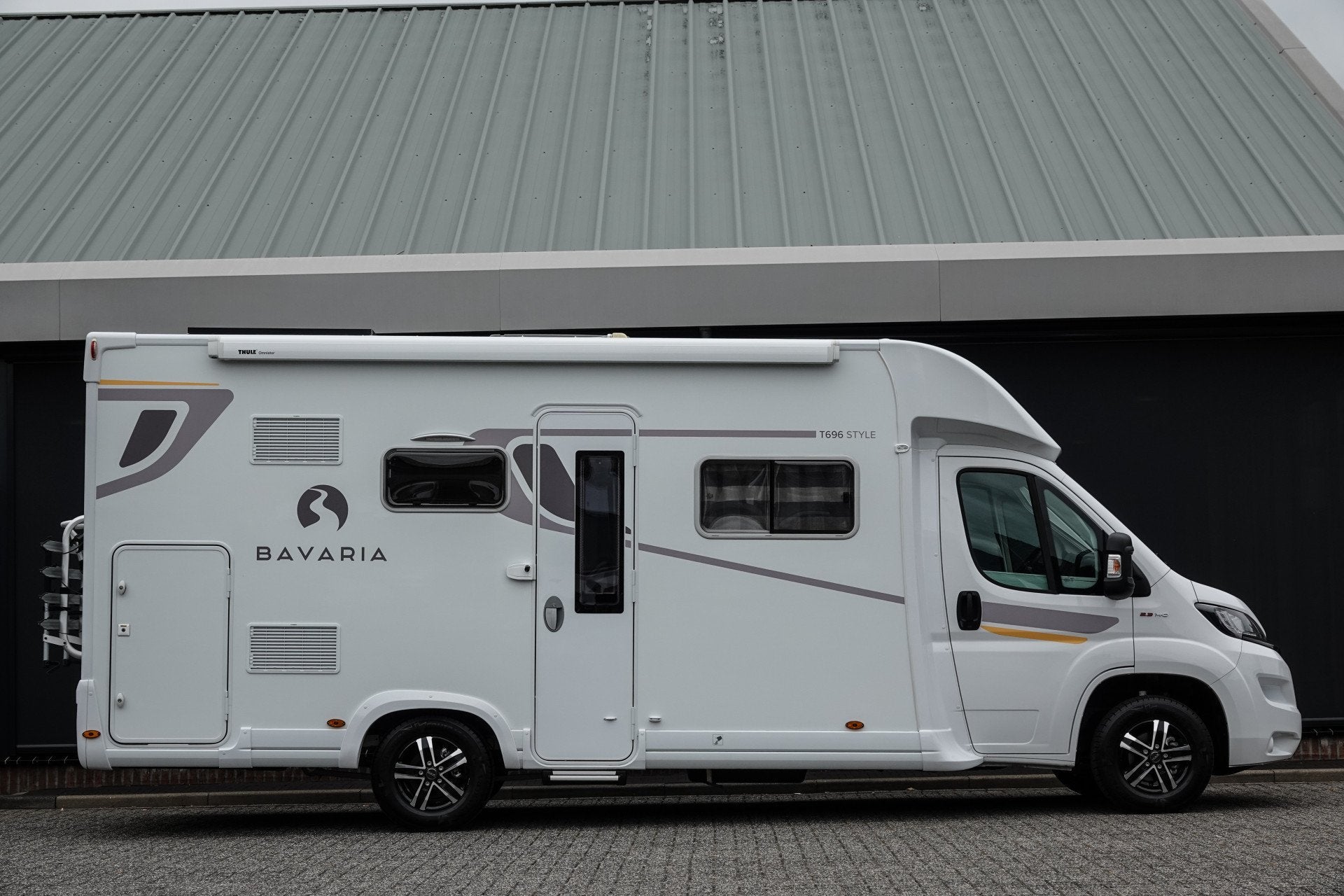 Bavaria T696S 2.3 140Pk | 6-Persoons | Fietsendrager | Zonne, Caravans en Kamperen, Campers, Navigatie, 6 tot 7 meter, Bedrijf