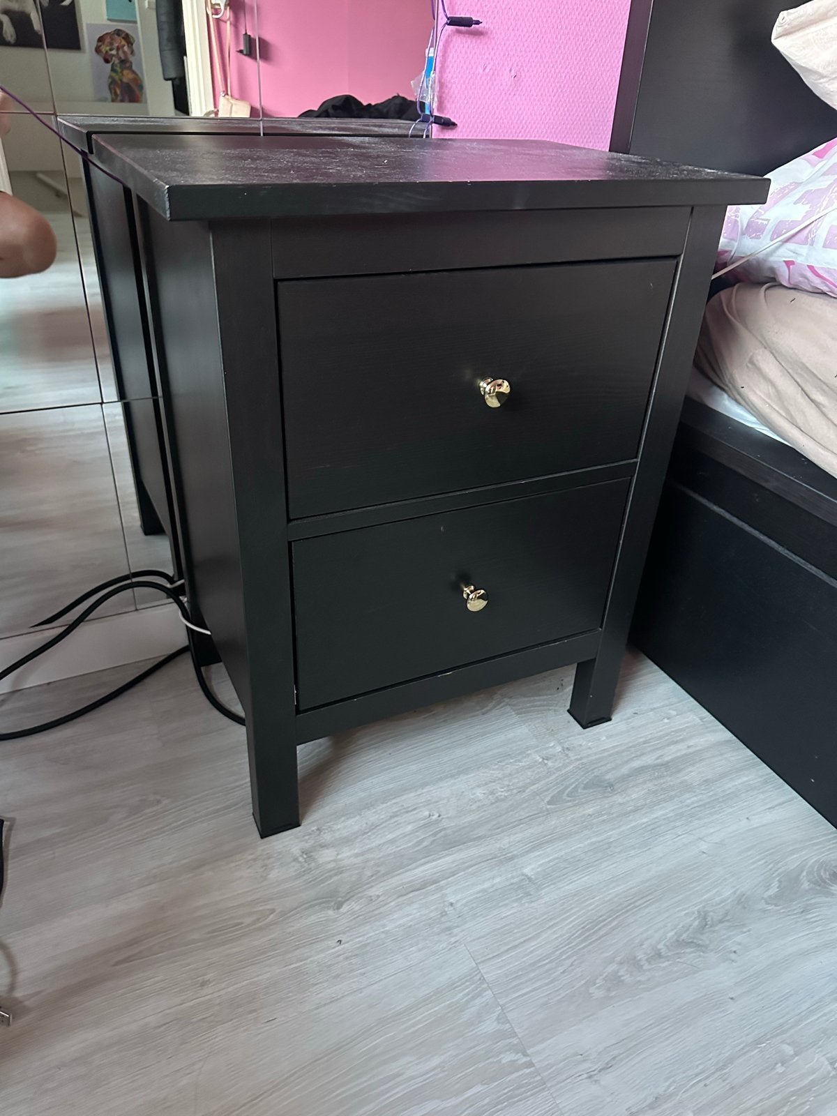 Ikea Hemnes nachtkastje met goudkleurige knoppen, Ophalen, Gebruikt, Minder dan 45 cm, 55 tot 70 cm