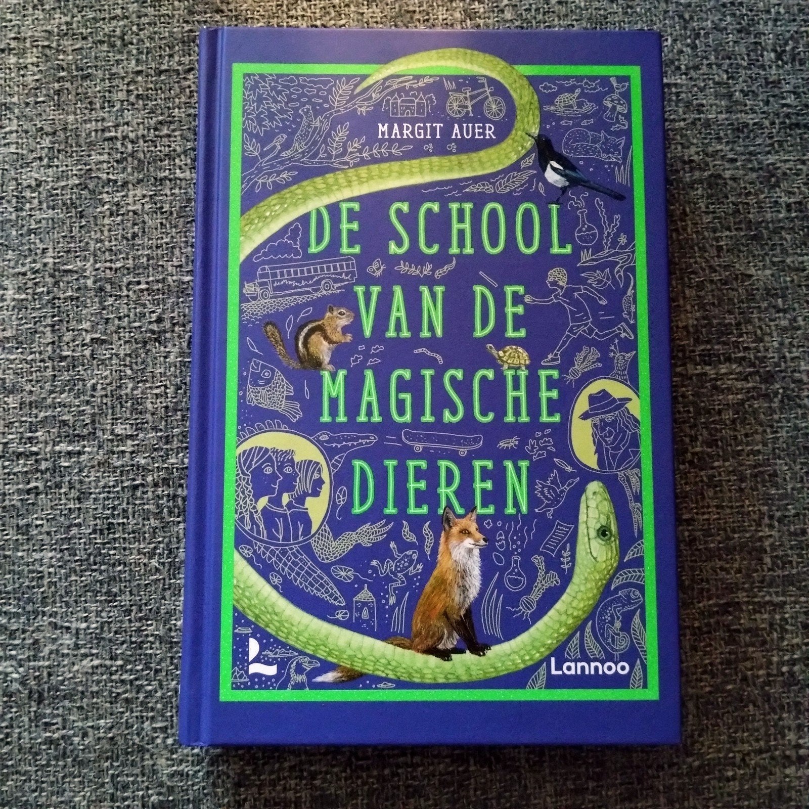 De school van magische dieren - Margit Auer, Boeken, Ophalen of Verzenden, Zo goed als nieuw, Margrit Auer, Fictie algemeen