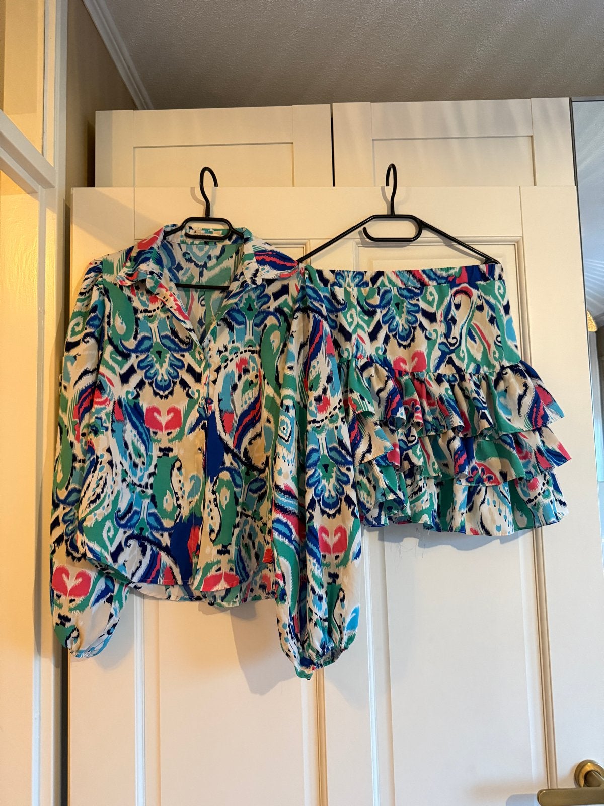 IVIVI Zomerse set: Blouse en rokje met kleurrijke print, Blauw, Maat 42/44 (L), Ophalen of Verzenden, Zo goed als nieuw