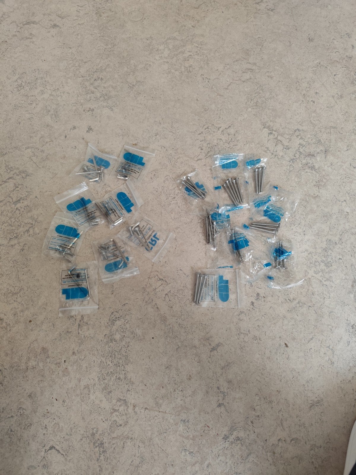 16 zakjes met diverse schroeven en inbussleutels, Schroeven, Nieuw, Ophalen of Verzenden, Minder dan 50 mm