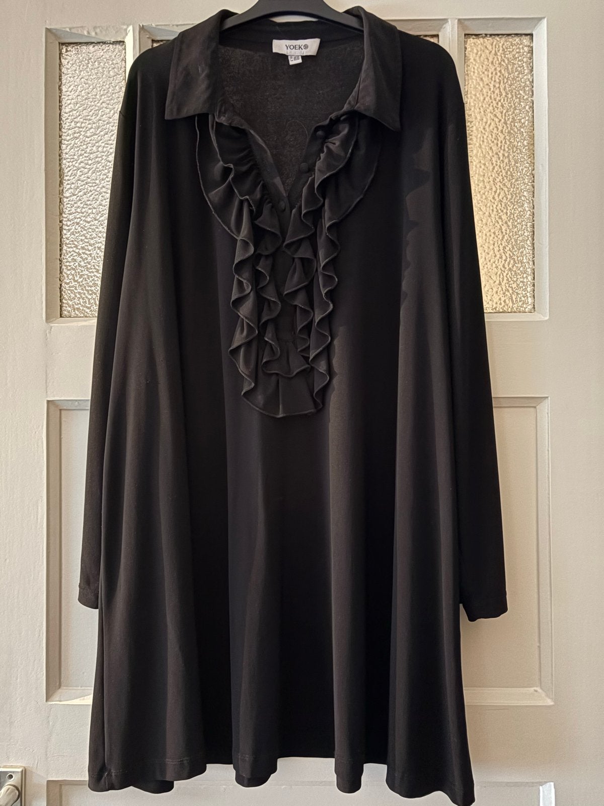 Yoek tuniek zwart mt 54-56 met ruches, Ophalen of Verzenden, Gedragen, Zwart