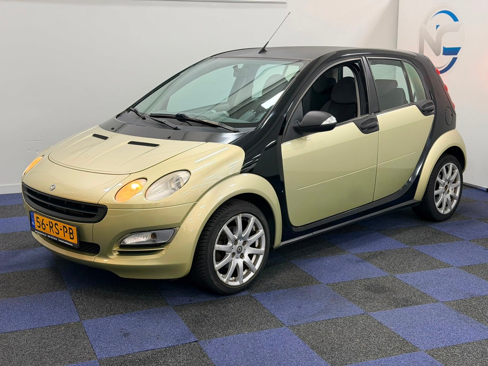 Smart Forfour 1.1 pulse / NIEUWE APK / RIJDT SCHAKELT GOED /, Voorwielaandrijving, Dealer onderhouden, Elektrische ramen, Zwart