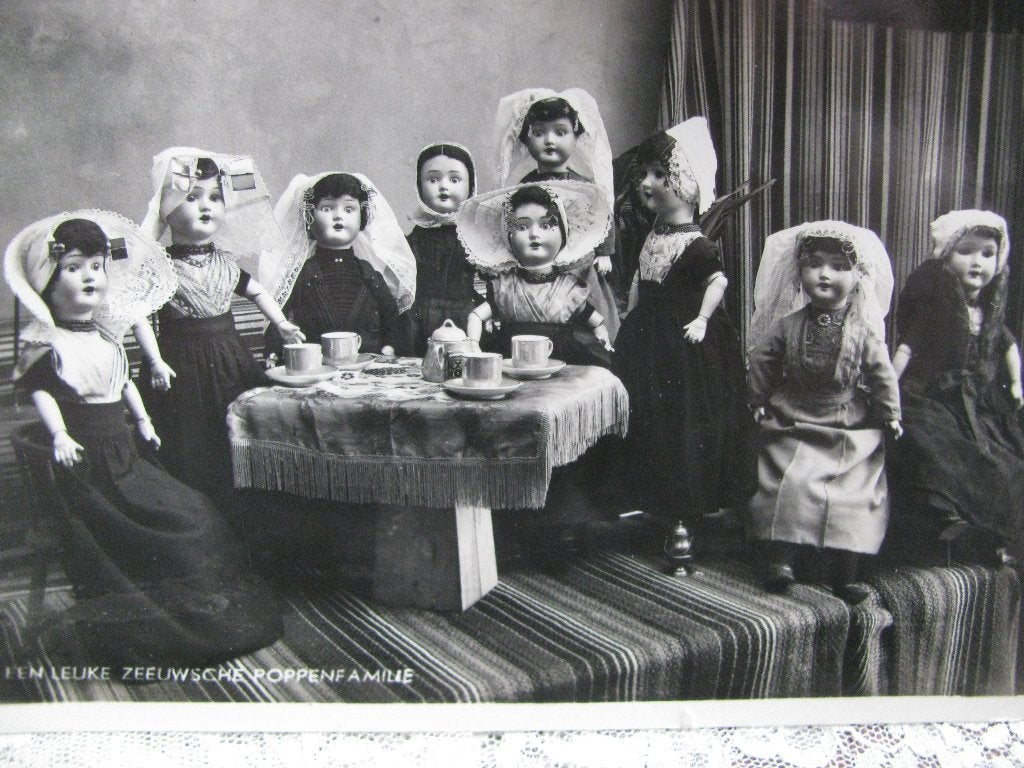Oude Echte Foto Kaart - Poppen in Klederdracht / Zeeland, Verzenden, 1940 tot 1960, Gelopen, Klederdracht