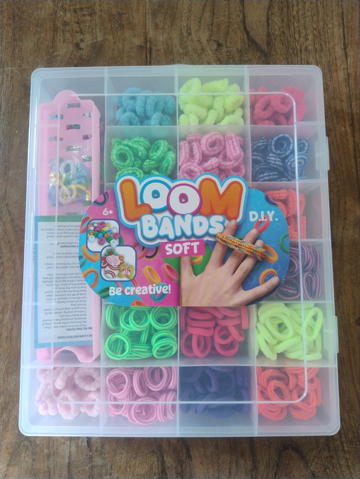 Grote set zachte Loom bands met accessoires en opbergdoos, Ophalen of Verzenden, Gebruikt, Knutselen
